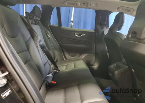 2025 Volvo V60 Cross Country Plus z USA, uszkodzony, nr VIN YV4L12WK4S2145206